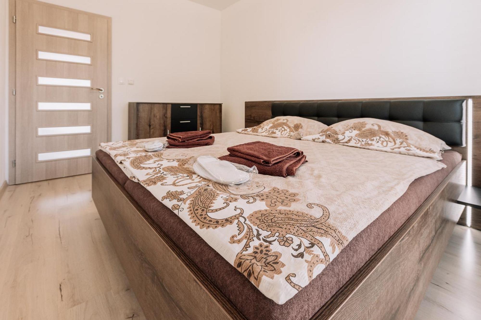 Sunrise Apartments Szenc Kültér fotó